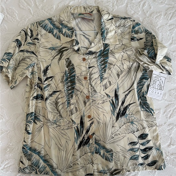 Hawaiian shirt - Picture 1 of 3